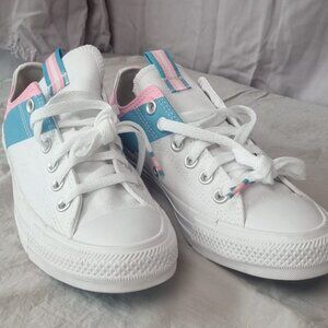 Converse Unisex Sneakers – White with Pink & Blue Accents – Size Men’s 7 / Women